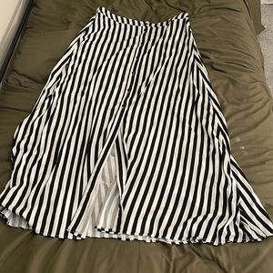 Hot Topic women’s XL maxi skirt